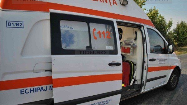 O ambulanță și-a pierdut ușa pe drum, în Turda! Imaginile fac înconjurul internetului
