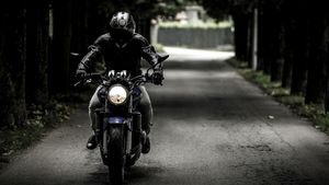 „Lupu’ de la rutieră” a mai făcut o victimă la Brașov. Un motociclist s-a ales imediat cu dosar penal