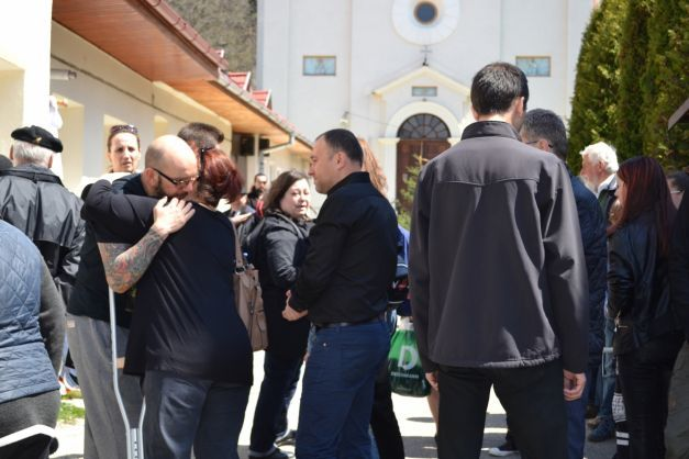 Imagini sfâşietoare de la înmormântarea Getei Dor Popescu. Sursa foto: adevărul.ro