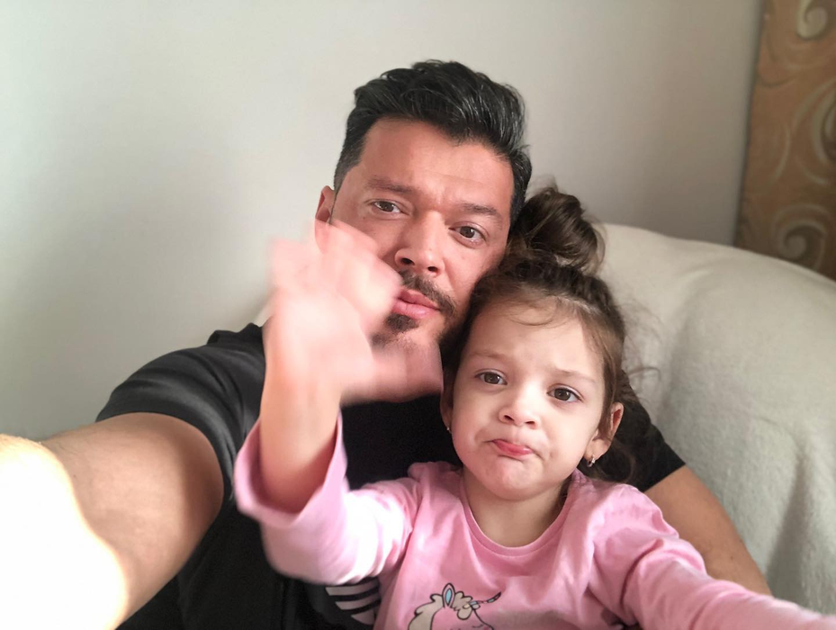 Victor Slav, dezvăluiri despre iubita pe care o ține ascunsă: “Suntem într-o relație de un an și patru luni”. Cum se înțelege Ela cu fiica fostului prezentator, Sofia