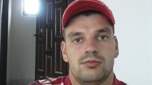 Ucigaşul bihorean care posta glume pe Facebook de pe telefonul victimei, pedepsit