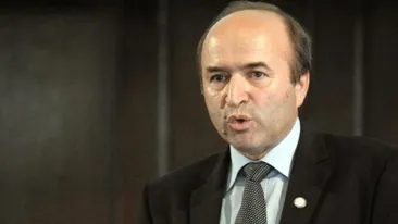 Ministrul Justiţiei a amânat anunţul privind decizia pe care a luat-o în scandalul de la DNA