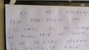 Ce le-a transmis vecinilor săi de bloc gălăgioși un locatar supărat foc: „Este inuman, din jumate în jumate de oră....”