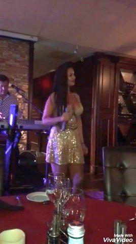 Loulou, iubita lui Luis Lazarus, se află în această perioadă în SUA, unde susţine concerte în mai multe state, dar şi la Miami, în restaurantul lui Cristi Borcea