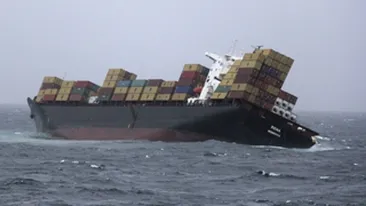 Noua Zeelanda se teme de o posibila poluare cu combustibil dupa esuarea unei nave de transport!