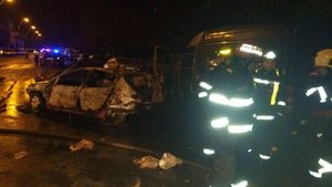Mama femeii care a murit în accidentul din Bucureşti îşi urlă durerea, cu disperare, la locul tragediei: "Copilul meu. Este copilul meu!"