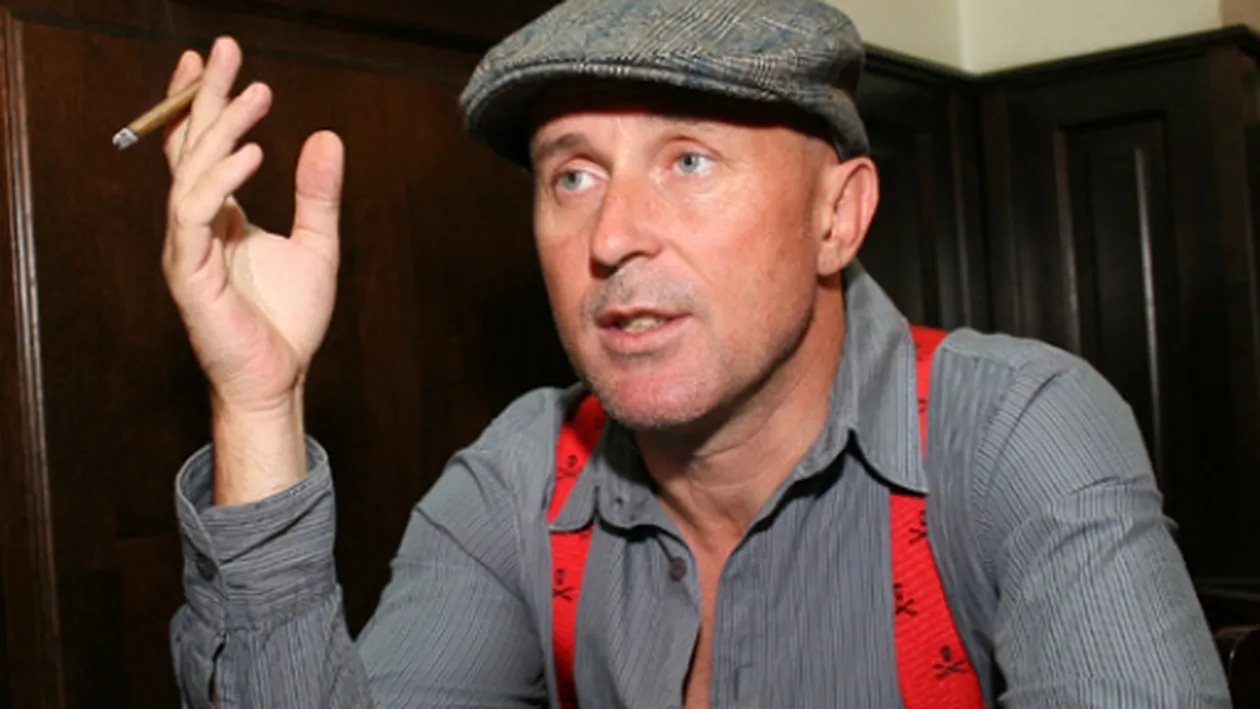 S-au folosit de legea anti-fumat! MUGUR MIHĂESCU, păcălit de unii dintre clienţii care au consumat în clubul său