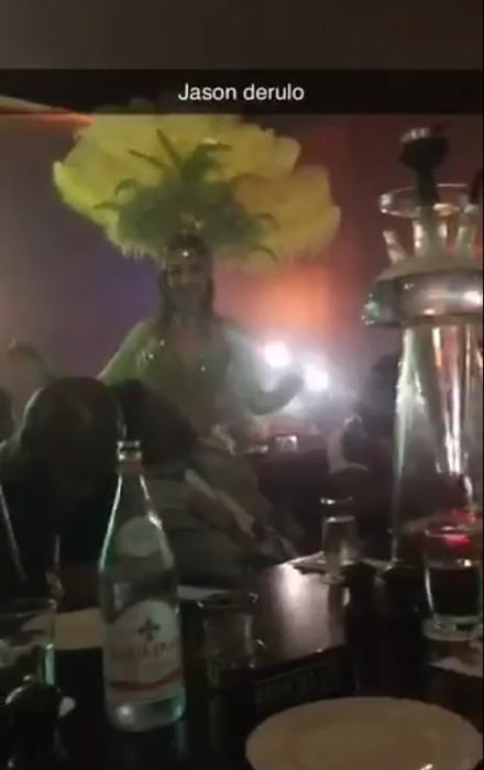 Româncele lui Mayweather l-au dat gata și pe Jason Derulo