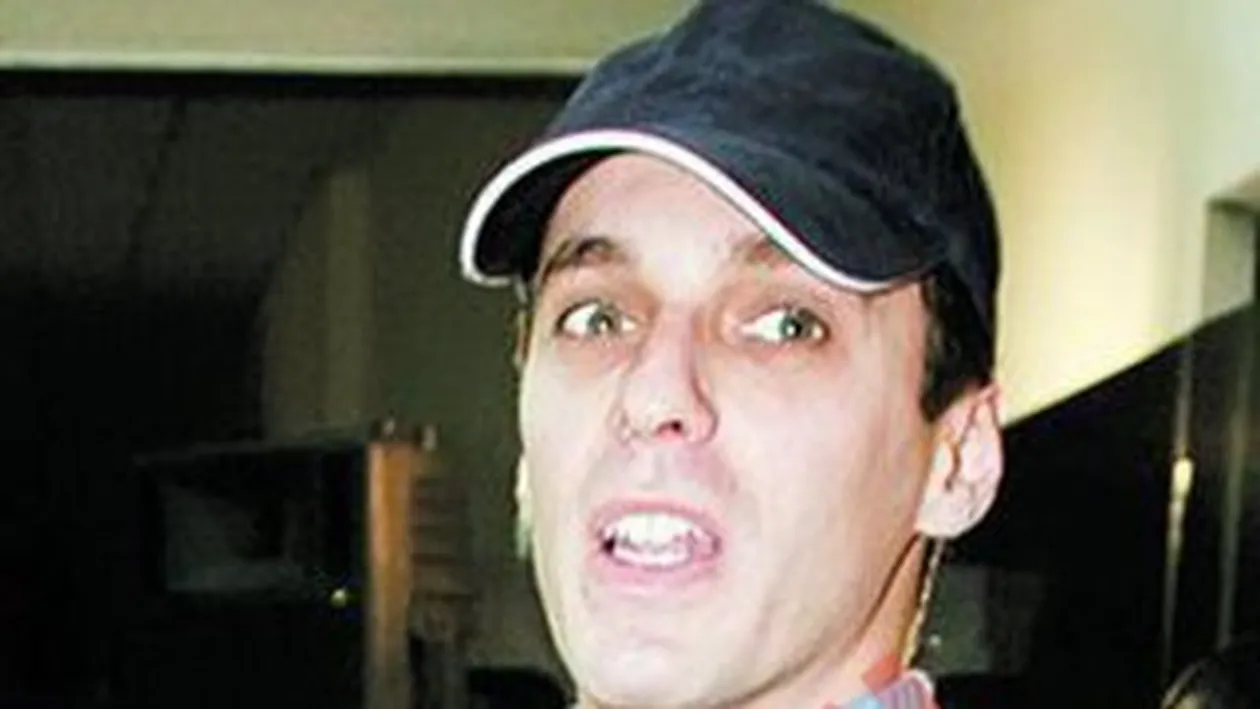 Mircea Badea a ajuns de rasul stewardeselor