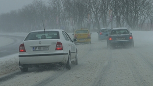 Vine IARNA în România! Vezi aici HARTA cu principalele drumuri din ţară unde riscaţi să rămâneţi înzăpeziţi