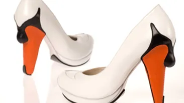 Pantofi cu tocuri in forma de cioc de pasare