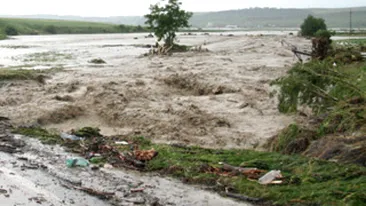 O femeie din Neamt a facut infarct cand a aflat ca va fi evacuata din cauza inundatiilor!