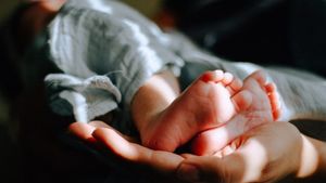 O asistentă medicală a născut un bebeluș cu anticorpi, după ce s-a vaccinat anticoronavirus