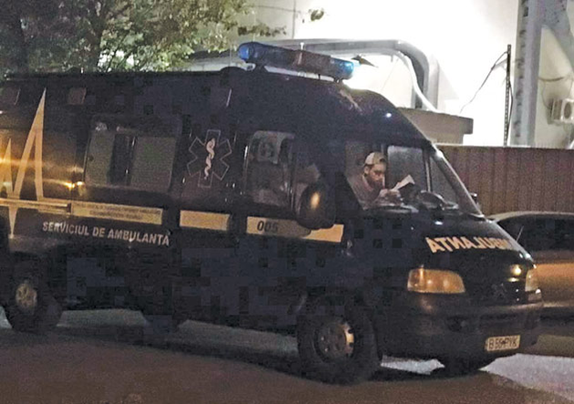 Isteria cu ”ambulanța neagră” a lovit și în Argeș: ”A răpit copilul din fața școlii!”