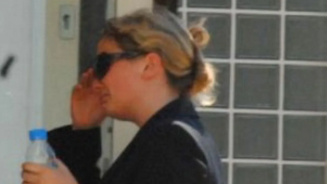 Risca inchisoarea pentru ca a decis sa-ti faca tatuajul asta! Ce si-a scris profesoara pe trup