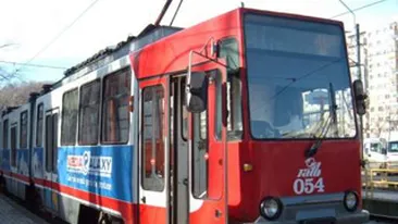 Un copil de 13 ani, dus la spital dupa ce a fost lovit de un tramvai pe linia 1 din Capitala