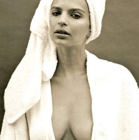 Emily Ratajkowski este mândră de modul în care arată