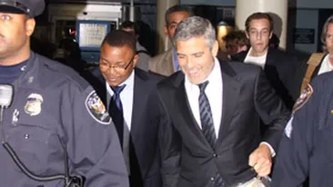 George Clooney n-are fite - circula sI cu trenul, ca un om obisnuit
