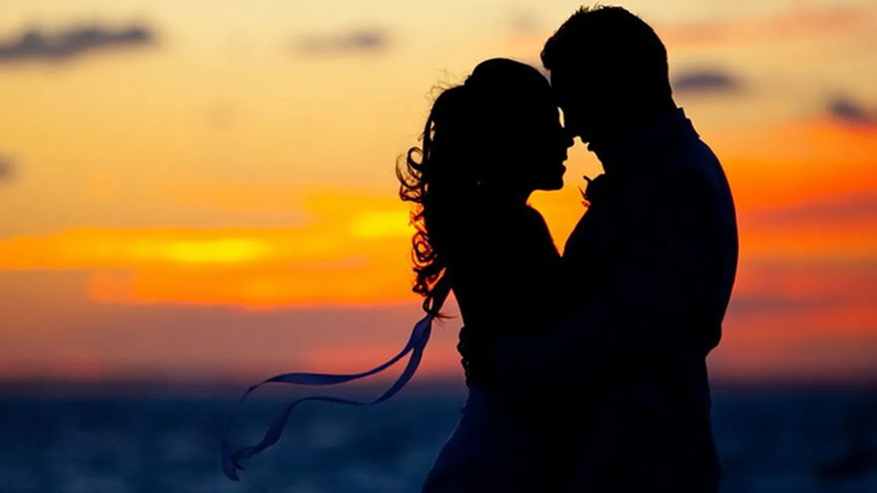 SOC! Unul dintre cele mai sudate cupluri s-a destramat! Ce vedeta e din nou singura