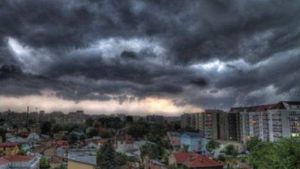 Furtuna a făcut ravagii. Un bărbat a fost ucis de trăsnet. O femeie se zbate între viață și moarte