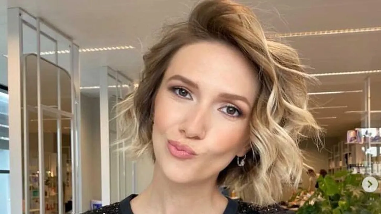 Fanii sunt extaziați. Cum arată Adela Popescu, la 20 de săptămâni de sarcină. FOTO