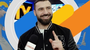 Campionul Andrei Stoica face haz de necaz. Soția ține cu adversarii la meciurile lui Mister KO: „Dă-i, că mi-a greșit, dă-i că merită!”