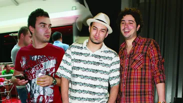 Smiley a gasit remediul perfect pentru a se reface dupa cantarile de Revelion. S-a oprit la un masaj thailandez, tocmai in Asia!