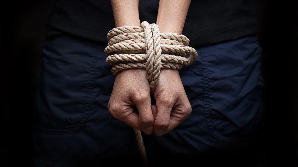 Un tânăr din Dolj a fost jefuit și sechestrat de fostul prieten al iubitei sale
