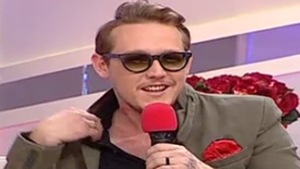 S-au impacat! Ce artist de la noi a facut anuntul neasteptat: "Da, este in continuare logodnica mea"