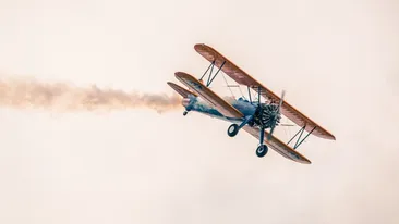 Miracolele există! Doi îndrăgostiți, în două avioane separate, au supraviețuit, după ce aparatele de zbor s-au prăbușit, în același timp