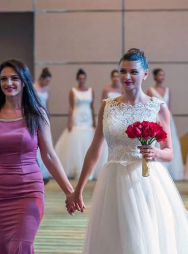 RAMONA GABOR a îmbrăcat rochia albă de mireasă! Iată primele imagini