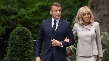 Modul incredibil prin care Emmanuel Macron vrea să le dovedească tuturor că Brigitte e femeie! S-a săturat de controverse