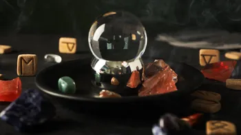 Horoscop rune azi, 10 mai 2026. Nativii acestei zodii intră astăzi în cea mai dificilă zi de comunicare a acestei luni și logica este singurul instrument care funcționează