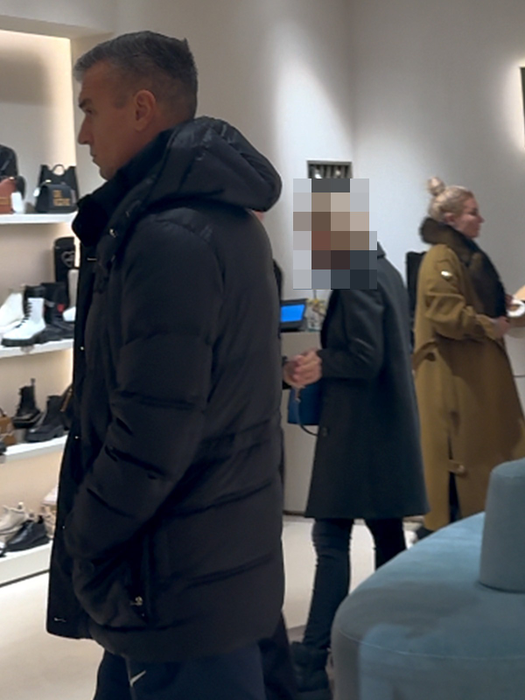 Daniel Pancu, la mall, împreună cu soția