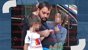 Florin Salam, luat cu asalt de picii din fața blocului! Adevărata față a ”Regelui”! Imaginile care ar emoționa orice femeie!
