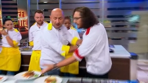 Momente tensionate la Antena 1! Urlete şi îmbrânceli între Dumitrescu şi Scărlătescu la “Chefi la cuţite”