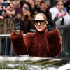 Celine Dion a căzut pe scenă, în timpul unui concert la Paris. Cum a reacționat artista în fața spectatorilor