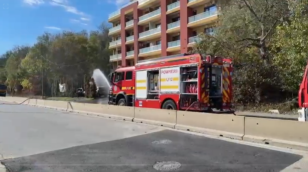 Incendiu în Pipera! Focul s-a extins și la o țeavă de gaz. O echipă Distrigaz a ajuns la fața locului, iar numeroși oameni au fost evacuați
