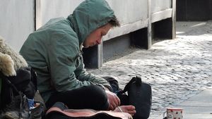 Un ieșean a rămas șocat, după ce a întâlnit un cerșetor. Ce i-a spus omul străzii, după ce i-a cerut bani pentru a-și cumpăra de mâncare