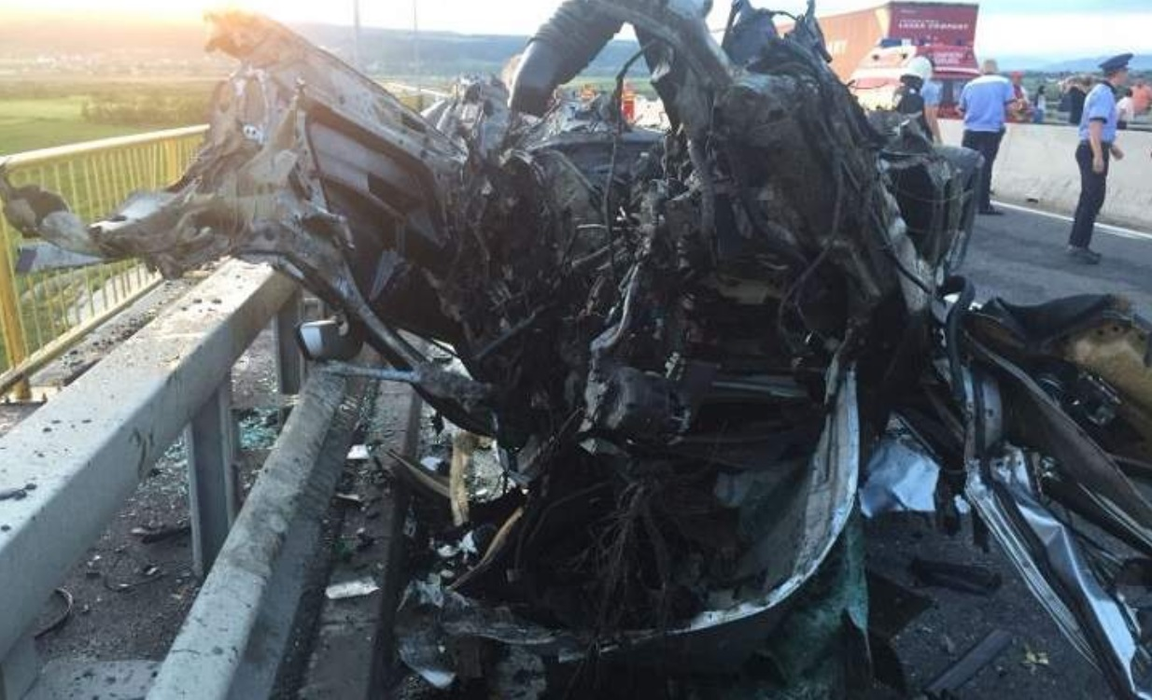 Cristi, tânărul care s-a izbit cu BMW-ul de un parapet, și-a sunat cel mai bun prieten înainte să se sinucidă și i-a spus ce va face! Cum a reacționat amicul său