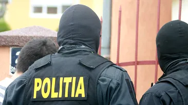 Tineri prinşi de poliţişti în timp ce încercau să jefuiască o casă de pariuri din Timişoara