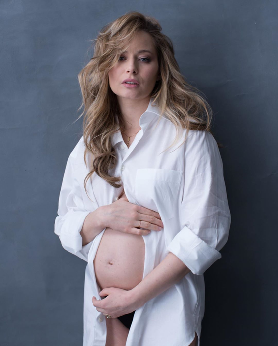 Laura Cosoi a născut! Vedeta a devenit mămică pentru a doua oară. Primele imagini cu micuța Vera