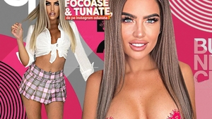 Blondina știe să se costumeze și să te facă să-i pici în mreje! Allira îți pune pe jar inima!