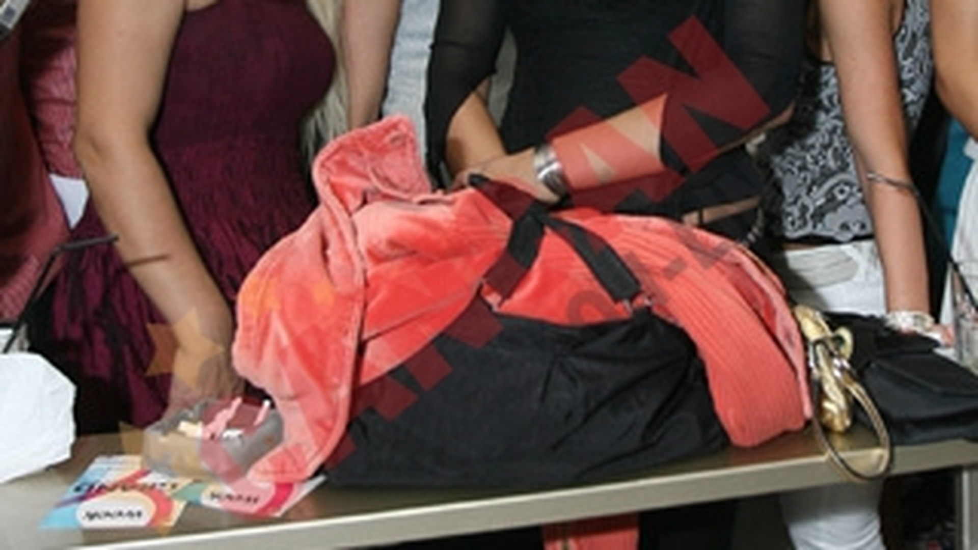 S-a facut de ras in "Le Gaga"! Marinela Nitu nu s-a despartit de bagaj in club!