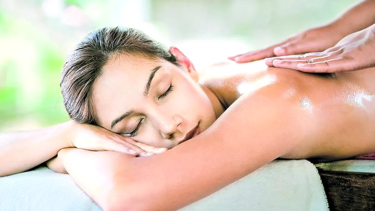 Tehnica Lift ajuta la oxigenarea profunda a pielii si vindecarea cosurilor cauzate de problemele hormonale. Scapa de acnee si tonifiaza-ti tenul prin masaj!