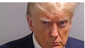 „Predarea” lui Donald Trump. UPDATE: prima oară în istoria Americii când un fost președinte e amprentat și fotografiat de autorități