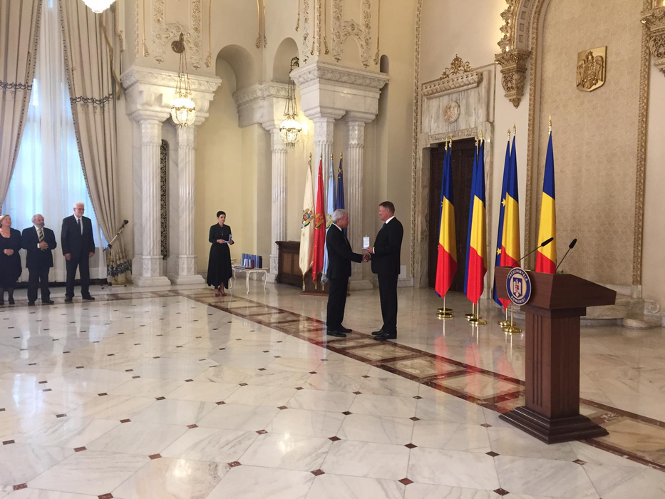 Actorul Ion Dichiseanu, decorat de președintele Klaus Iohannis