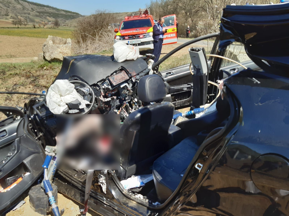 Accident grav în Cluj! Un tânăr de 18 ani a rămas încarcerat între fiarele mașinii