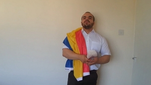 Cel mai cunoscut roman din diaspora ameninta ca RENUNTA LA BARBATIE daca Iohannis nu iese presedinte!