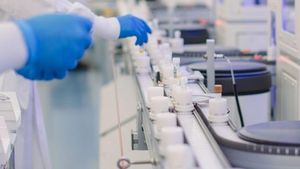 Pfizer a anunţă că a început testarea unui medicament anti-COVID
